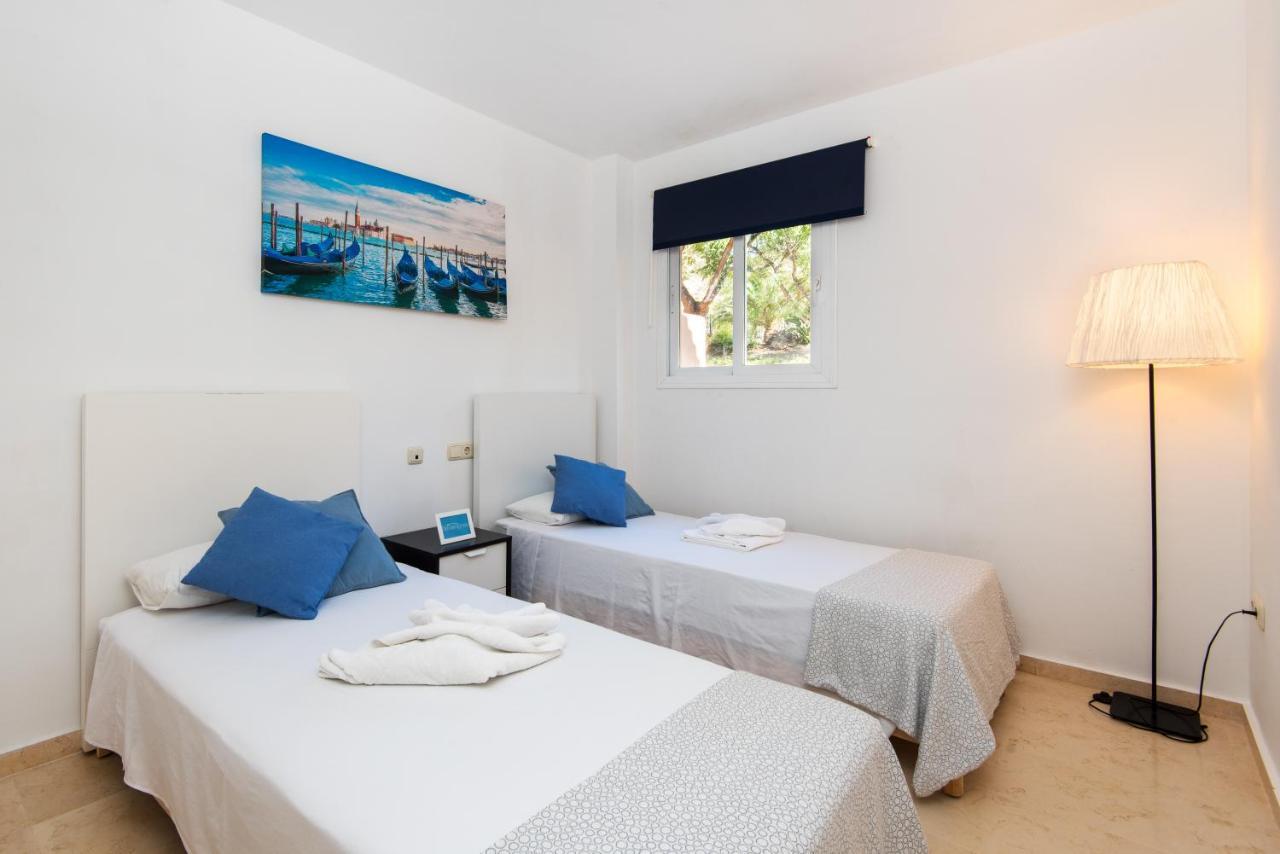 Rentandhomes Golf Elviria Apartment *